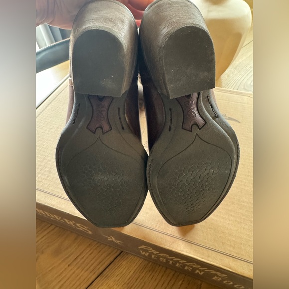 Women’s Lively Western Ariat Boots - Picture 6 of 9